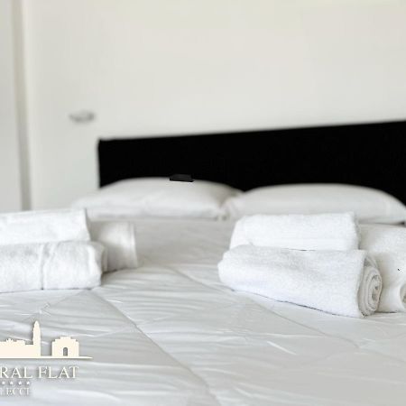 Lecce Central Flat - Attico Con Patio E Parcheggio Privato Apartman Kültér fotó