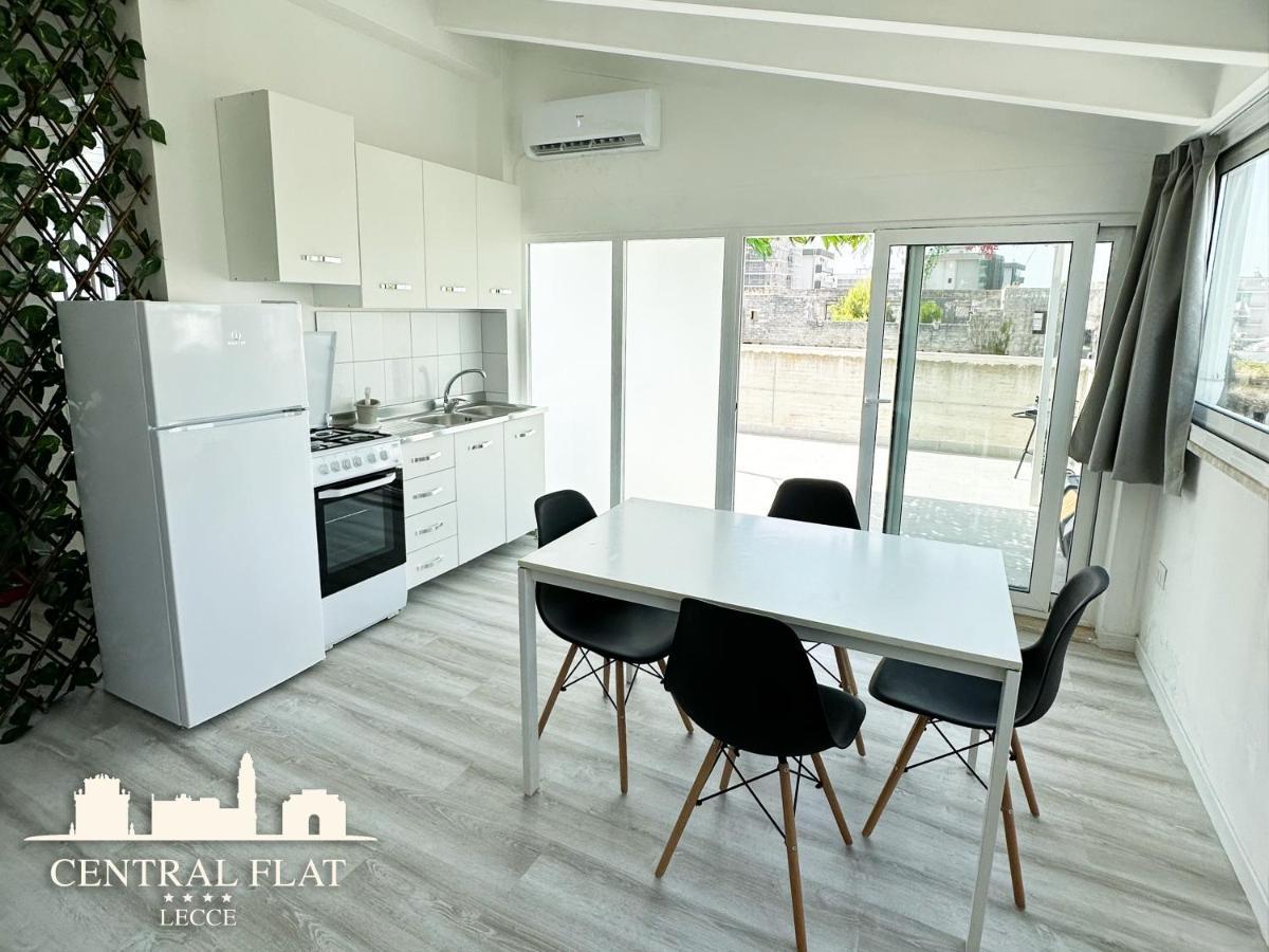Lecce Central Flat - Attico Con Patio E Parcheggio Privato Apartman Kültér fotó