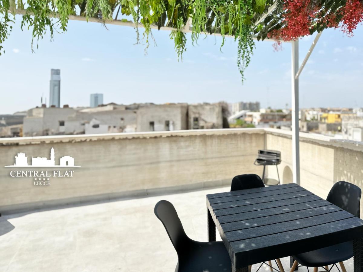 Lecce Central Flat - Attico Con Patio E Parcheggio Privato Apartman Kültér fotó